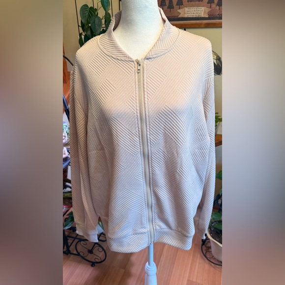 NWOT Women’s Beige Zip-Up Sweater Size XL Textured Long Sleeves Polyester - Picture 1 of 13
